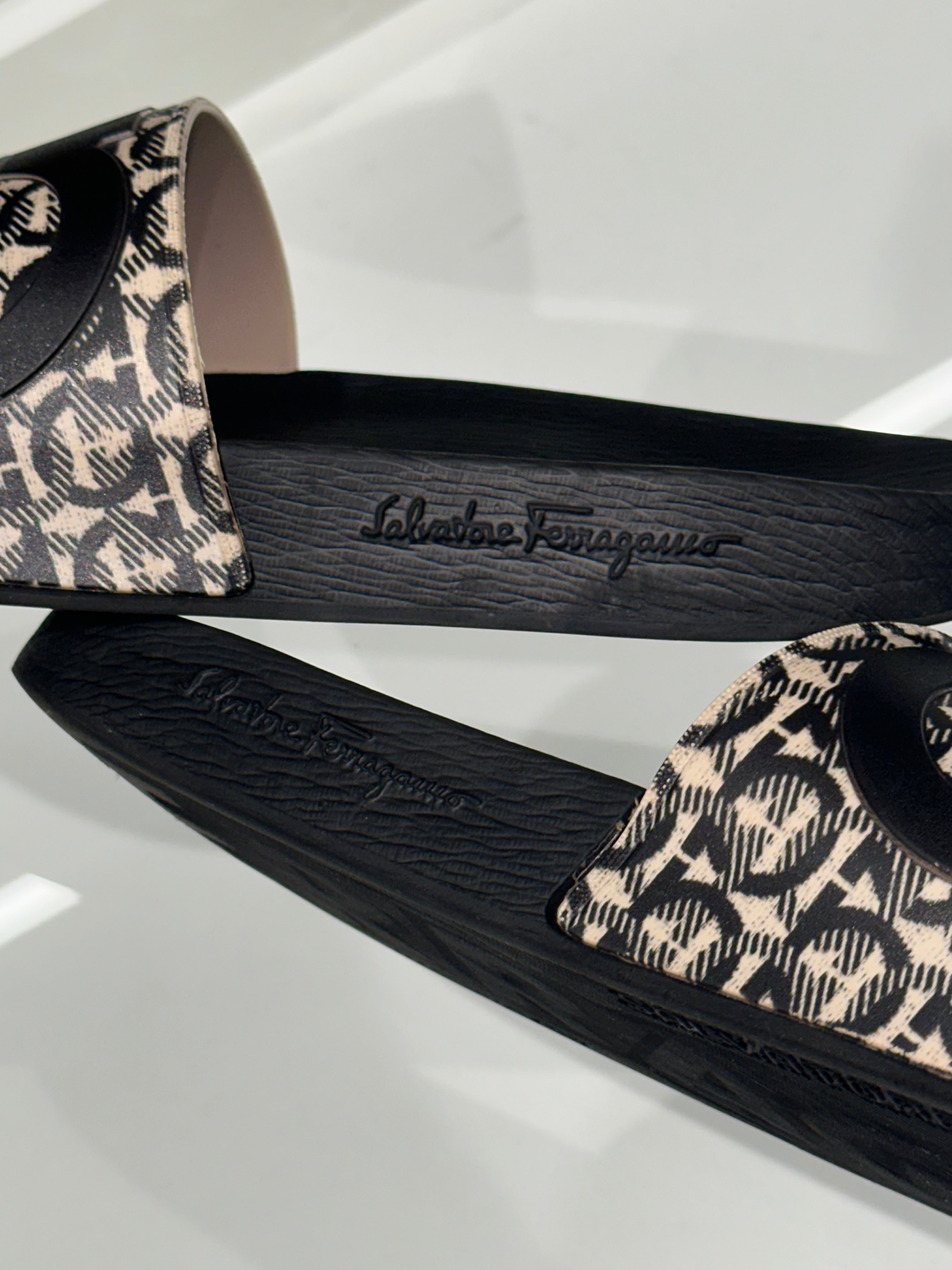 Slide Salvatore Ferragamo