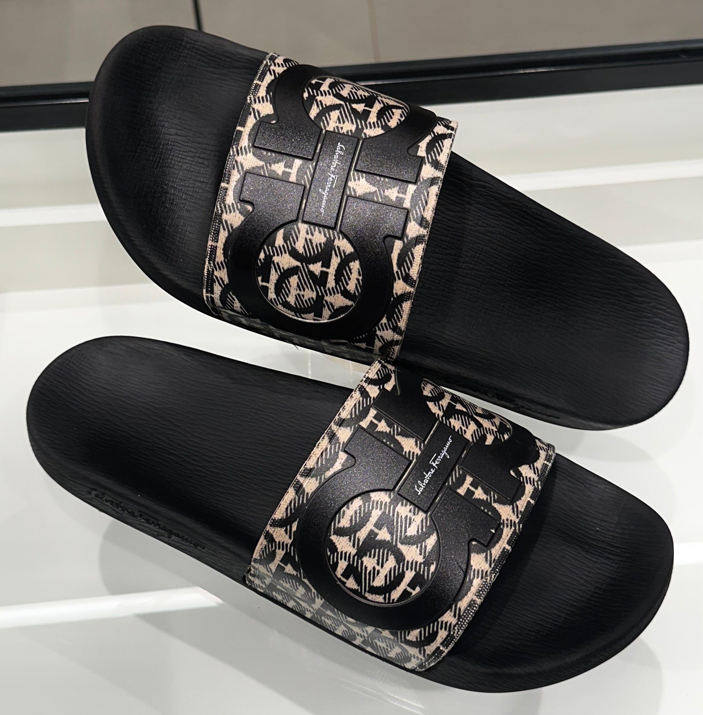 Slide Salvatore Ferragamo
