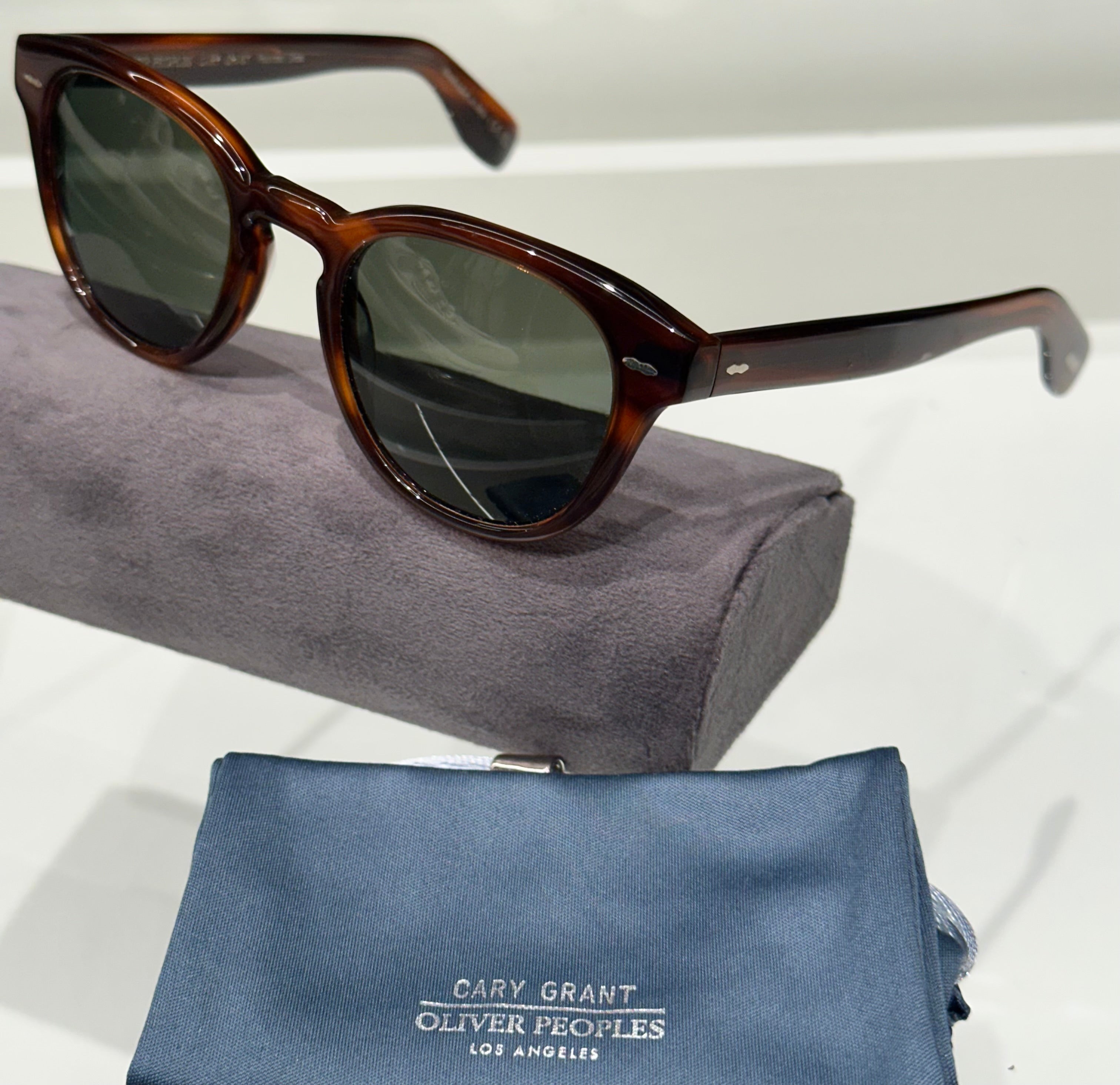 Óculos Oliver Peoples