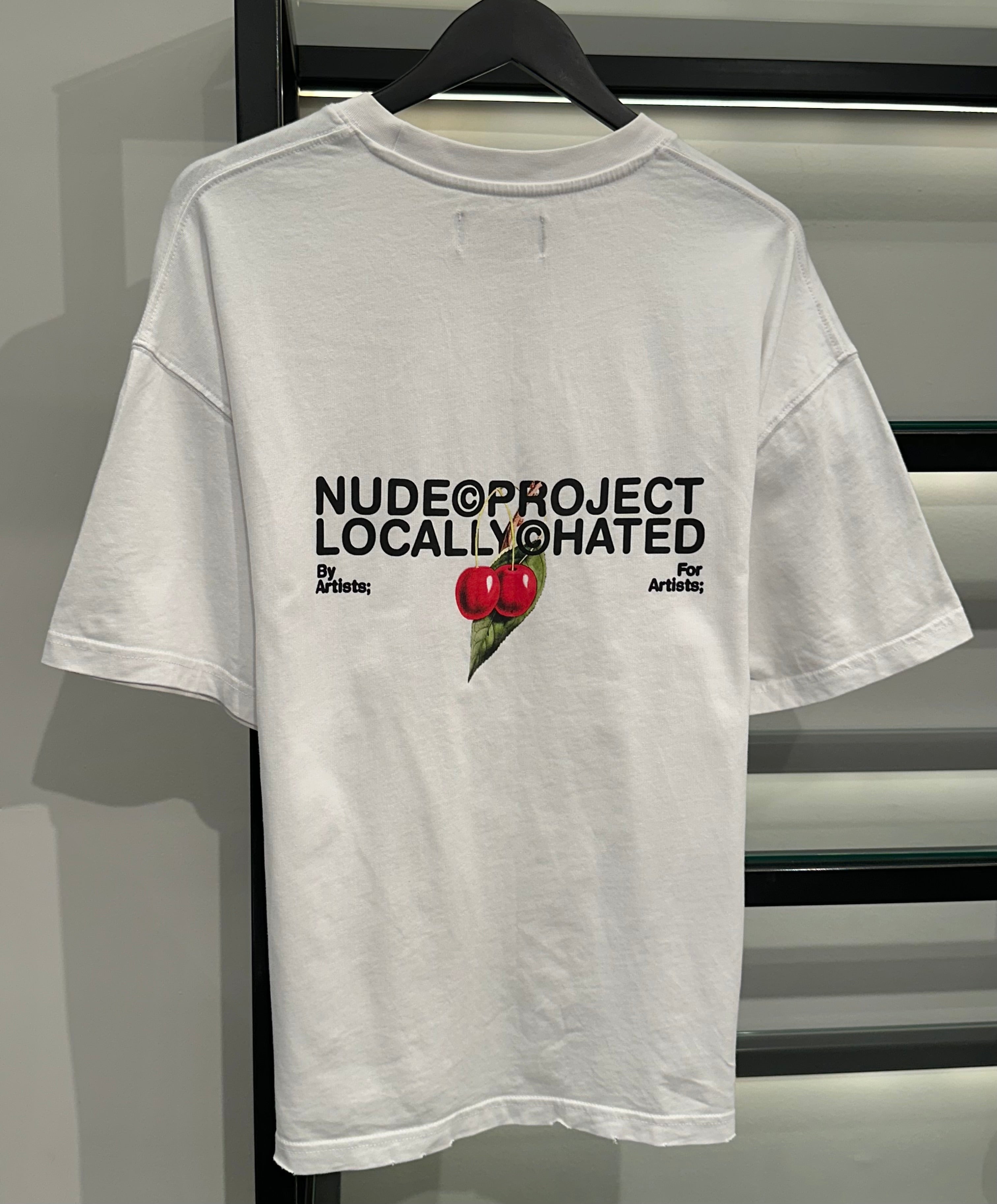 Camiseta Nude Project