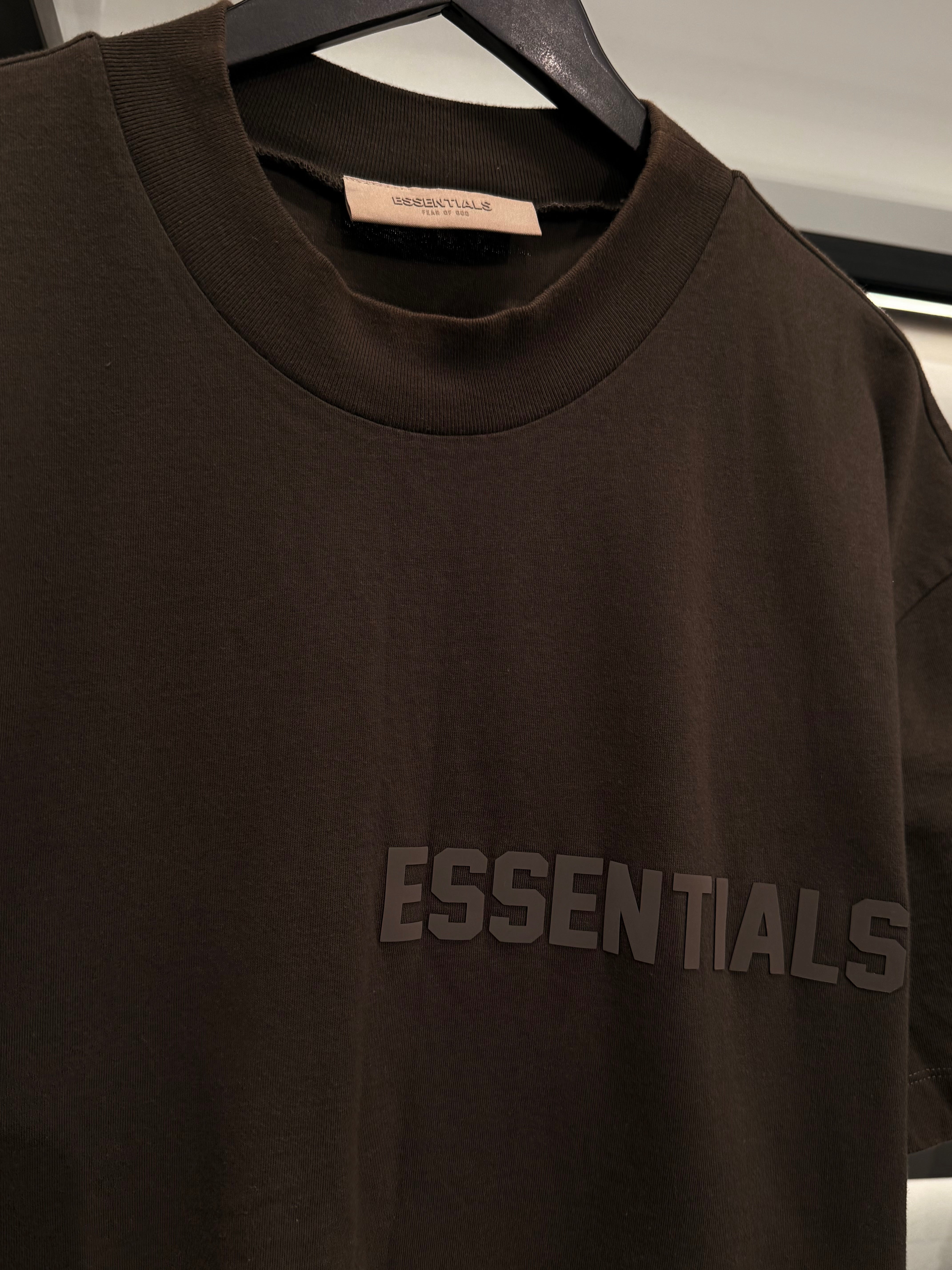 Camiseta Essentials
