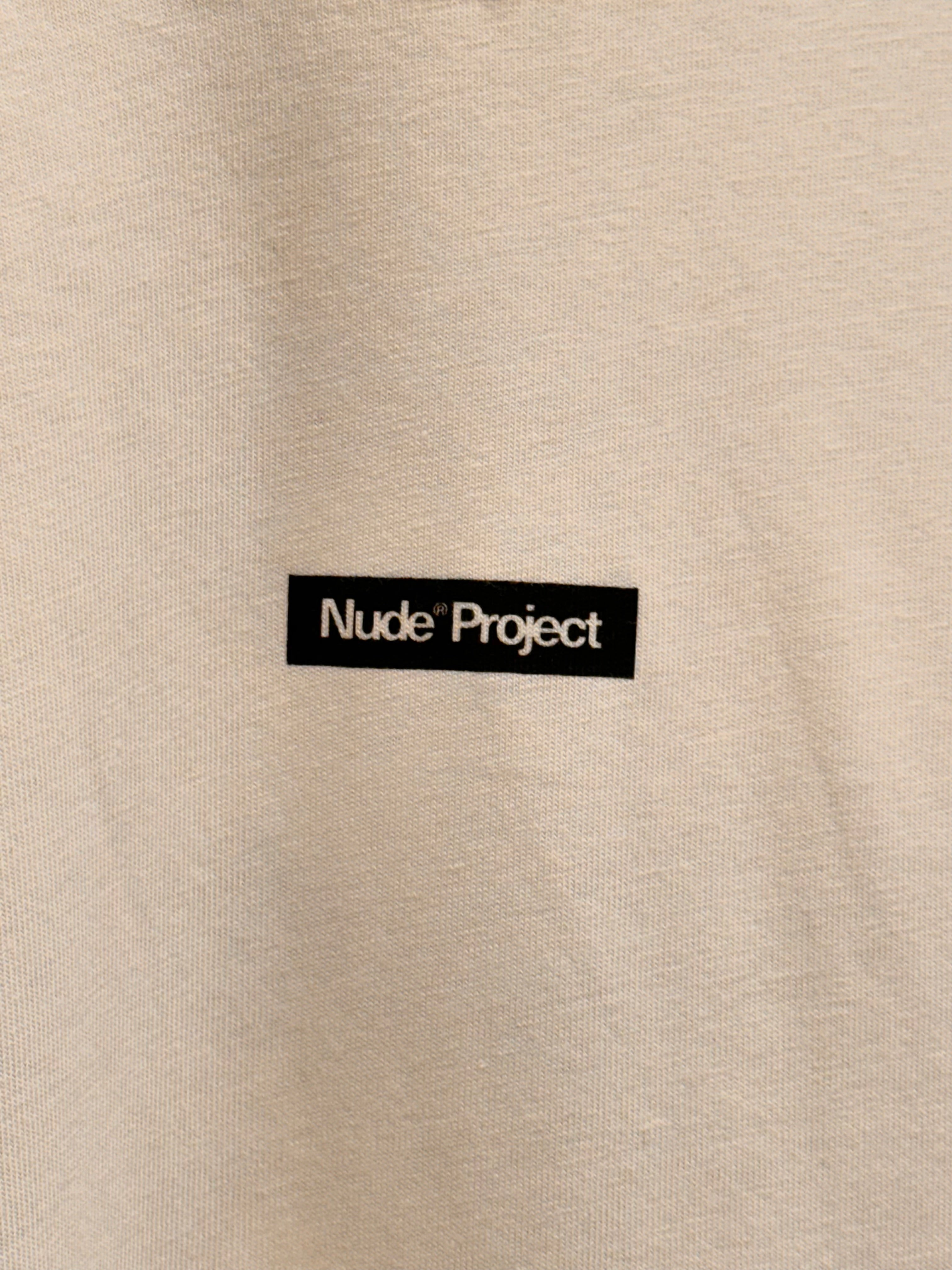 Camiseta Nude Project