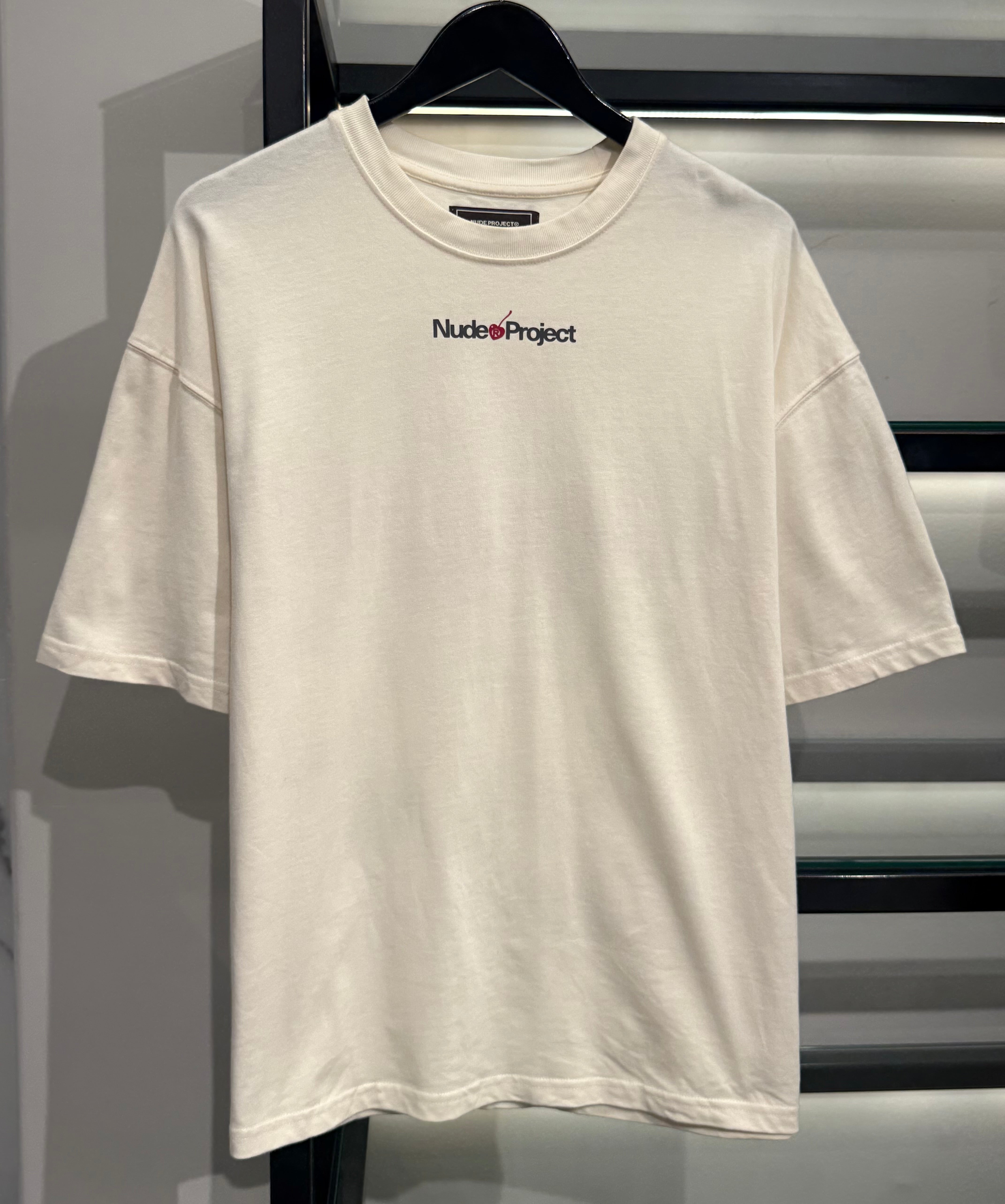 Camiseta Nude Project