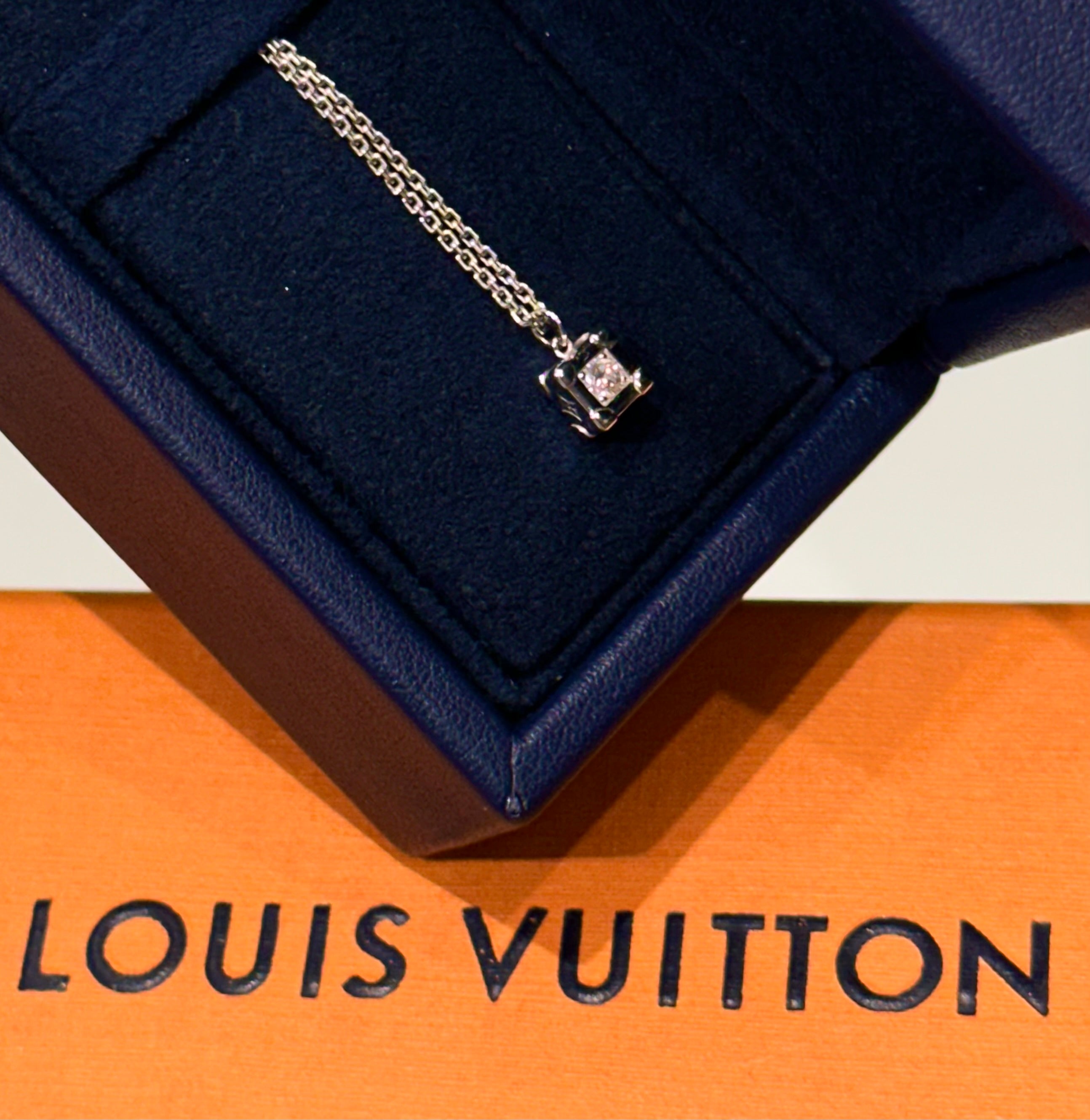 Corrente c/ Pingente Louis Vuitton