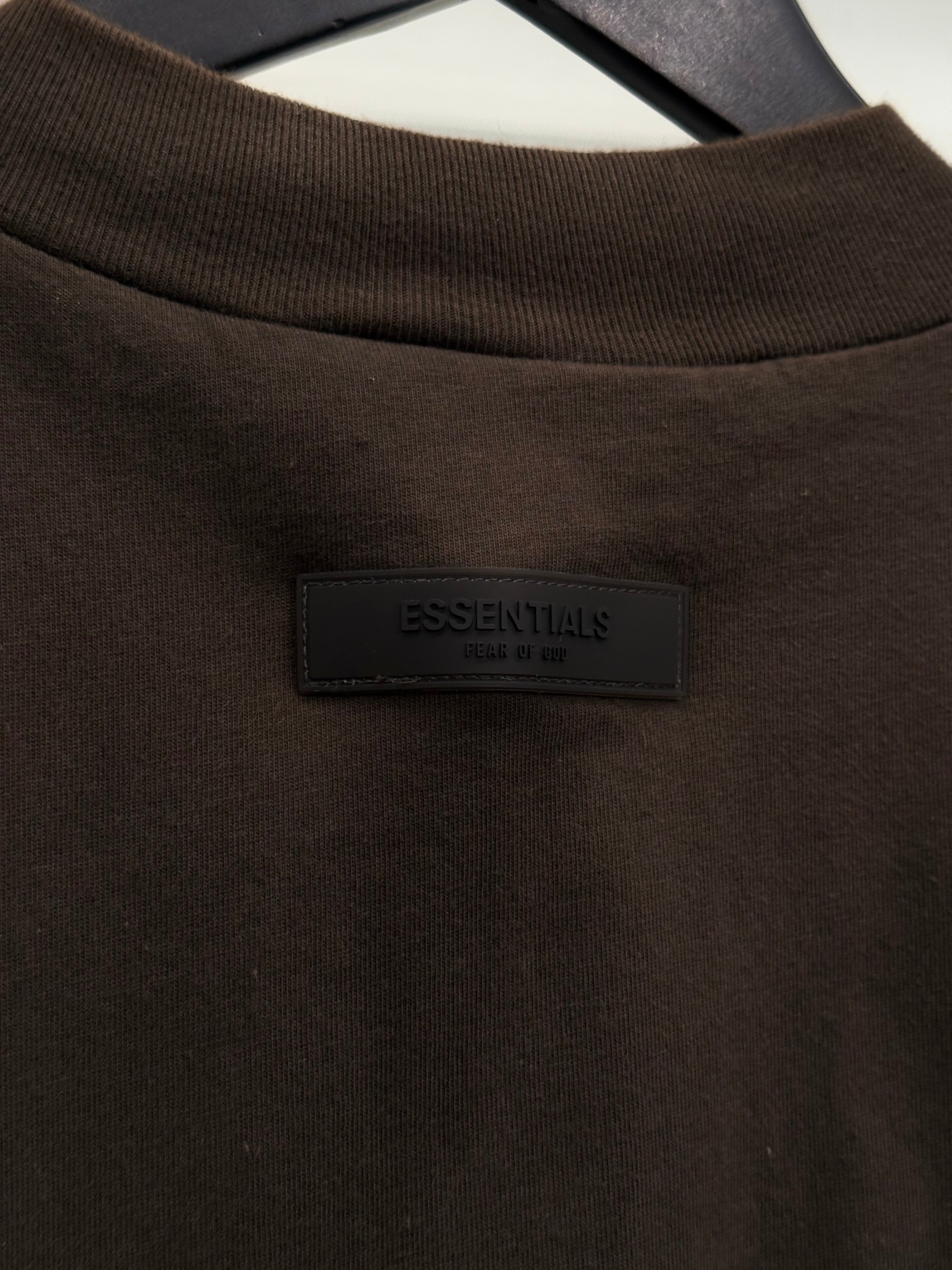 Camiseta Essentials