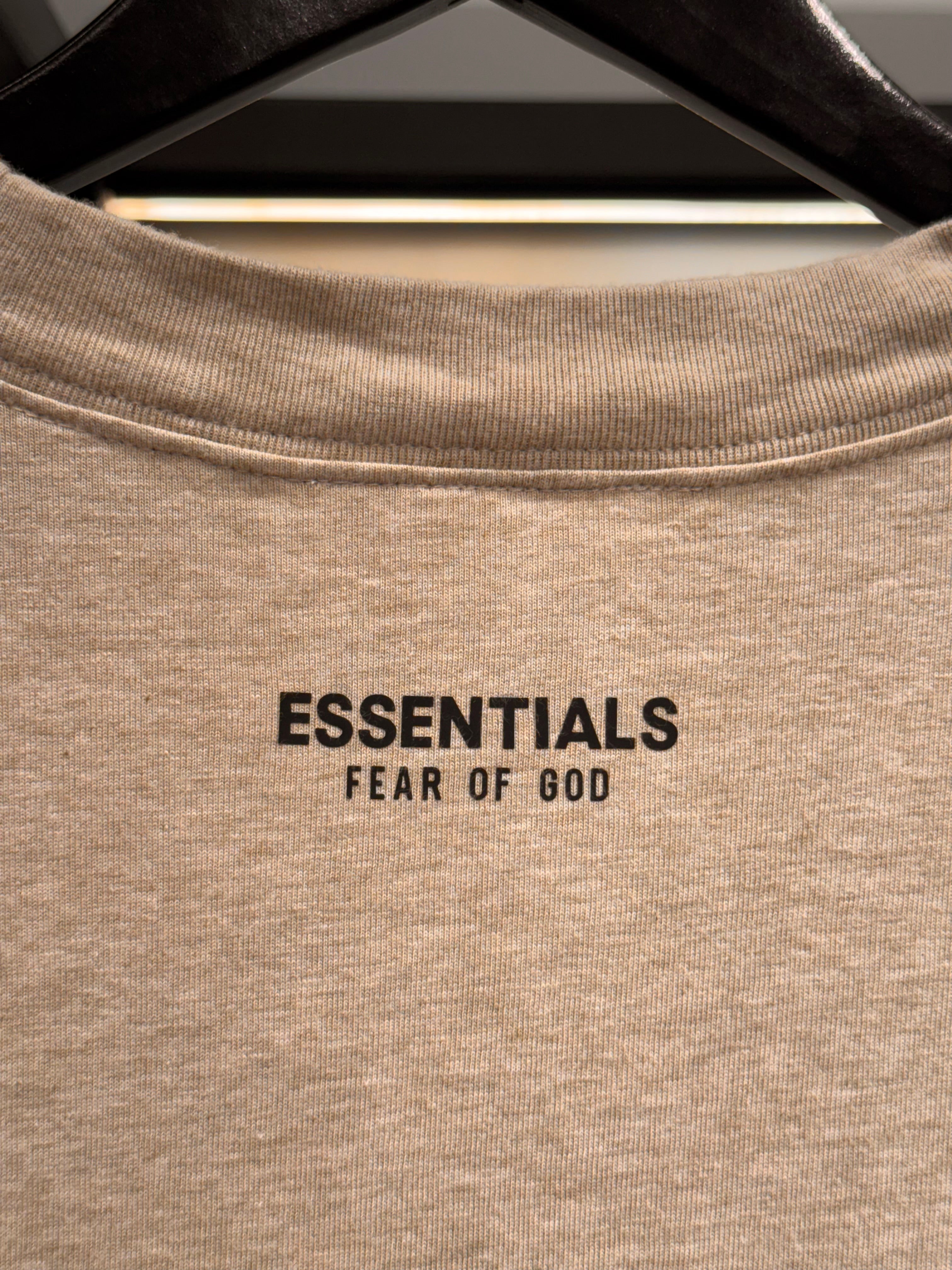Camiseta Essentials