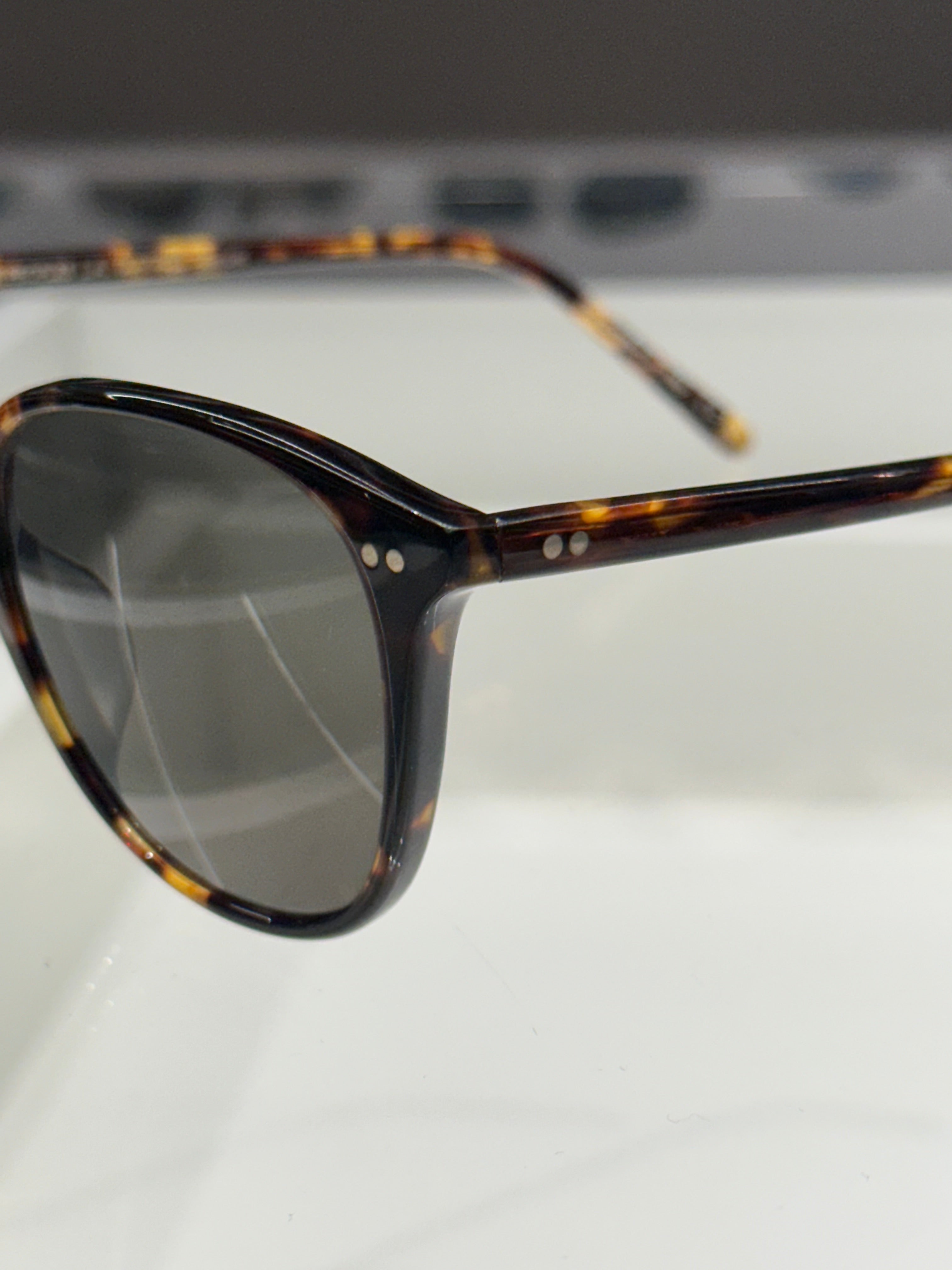 Óculos Oliver Peoples