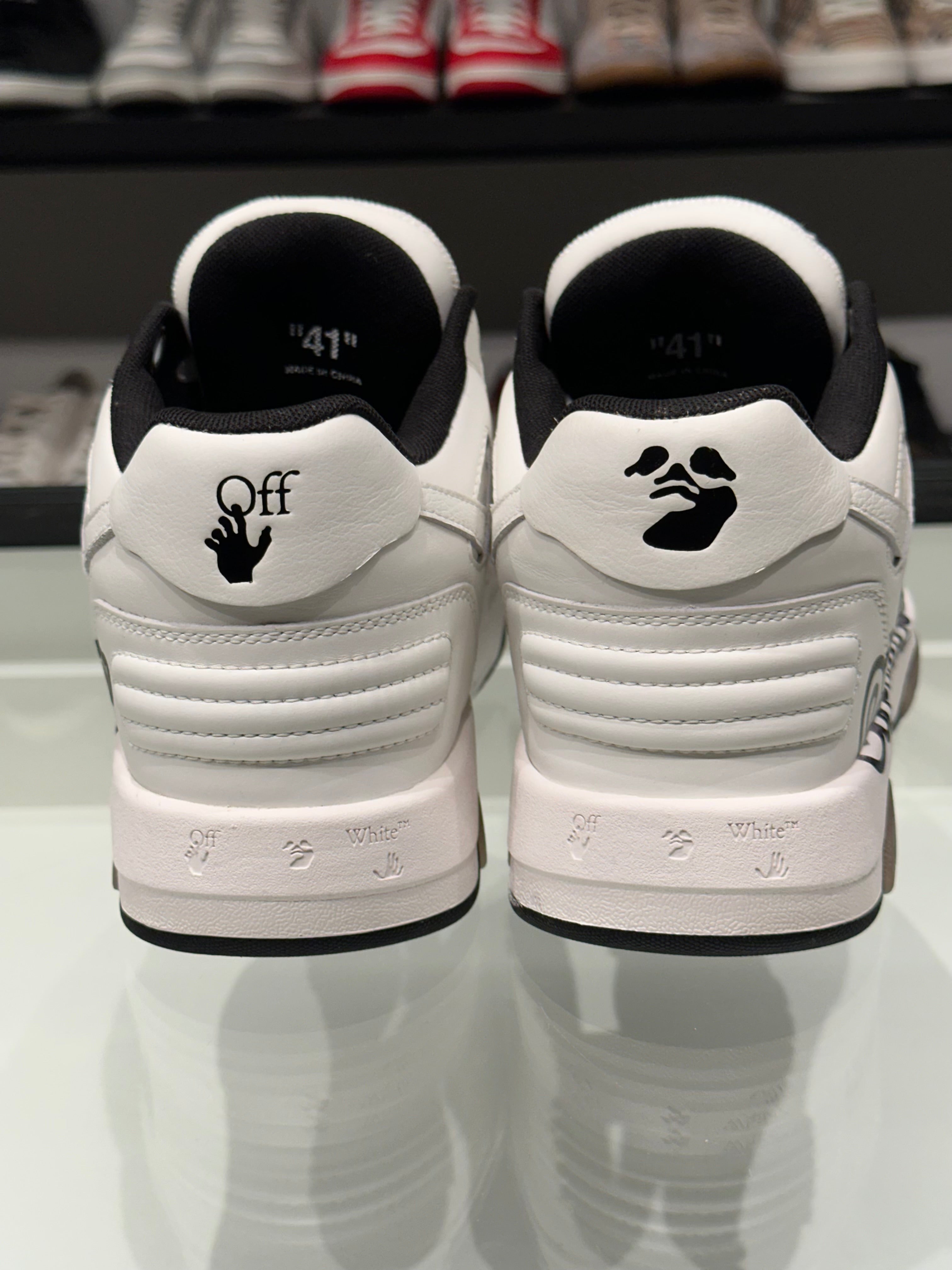 Sneaker Out of Office