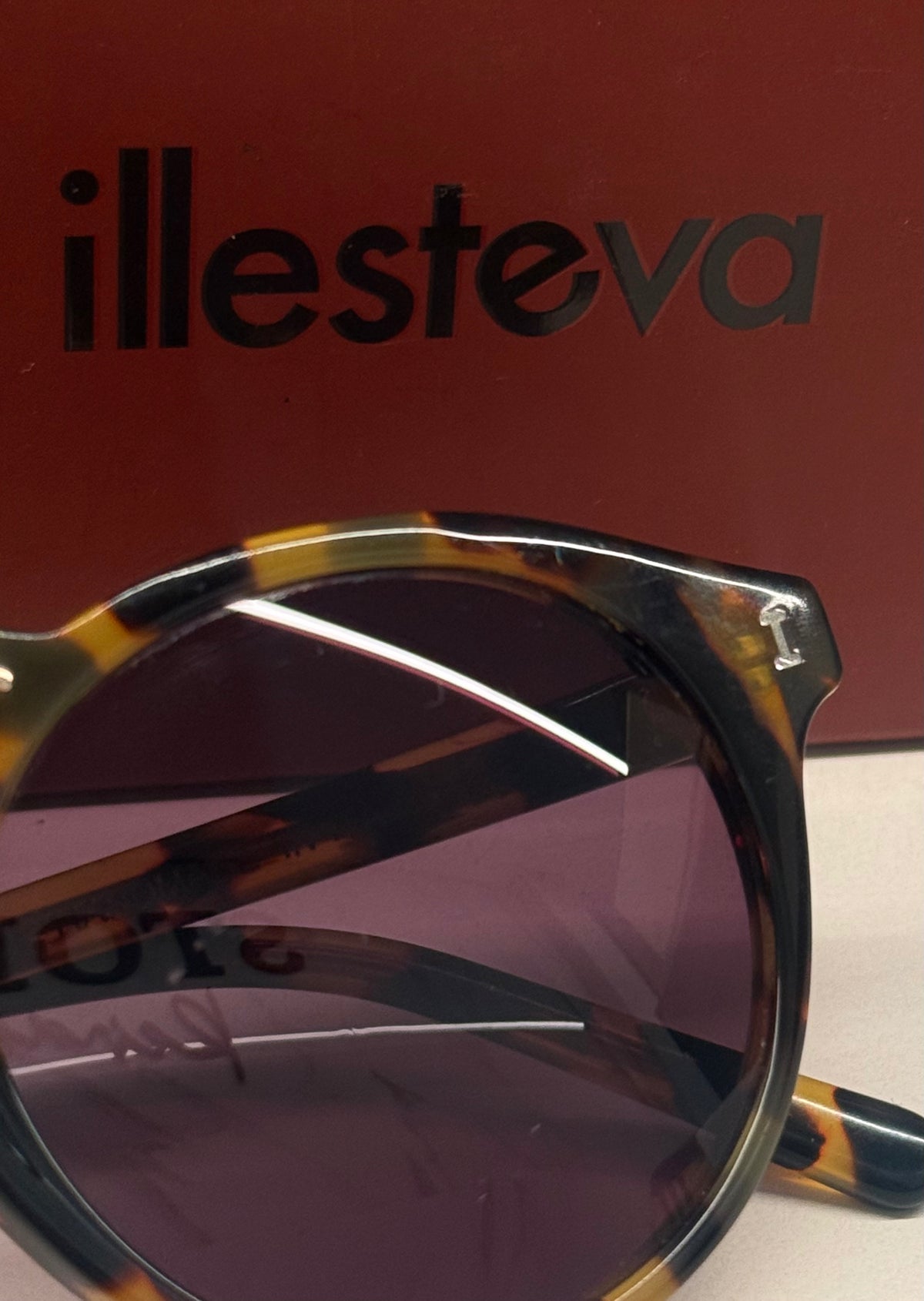 Óculos Illesteva