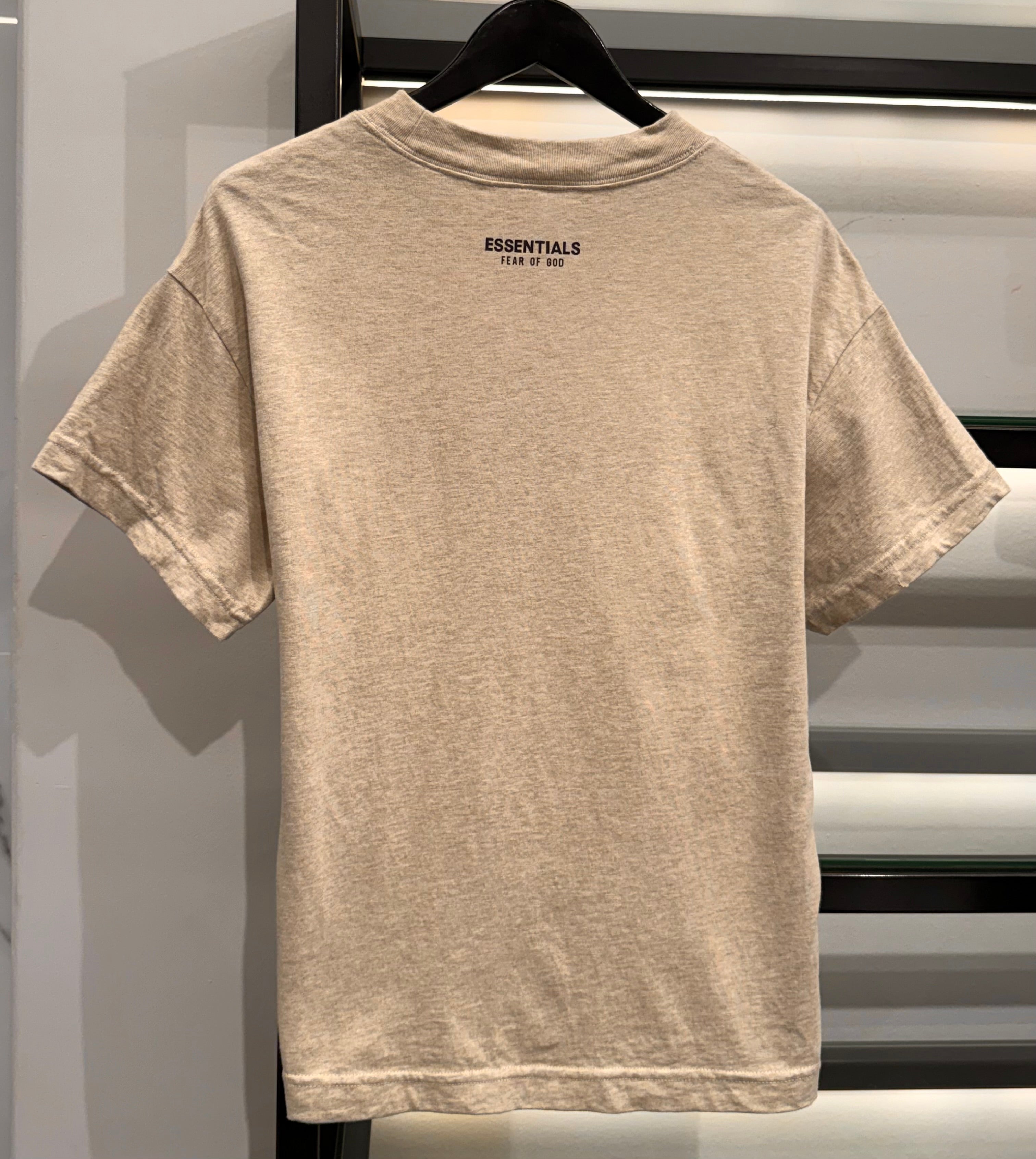 Camiseta Essentials