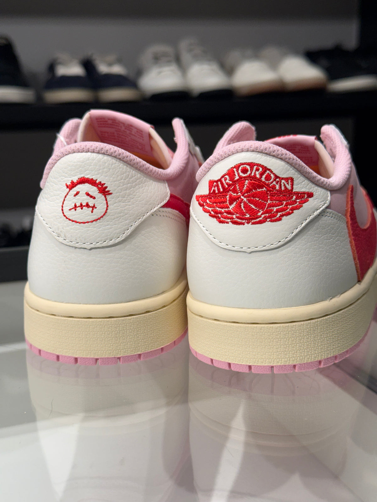 Sneaker Jordan x Travis Scott Tropical Pink