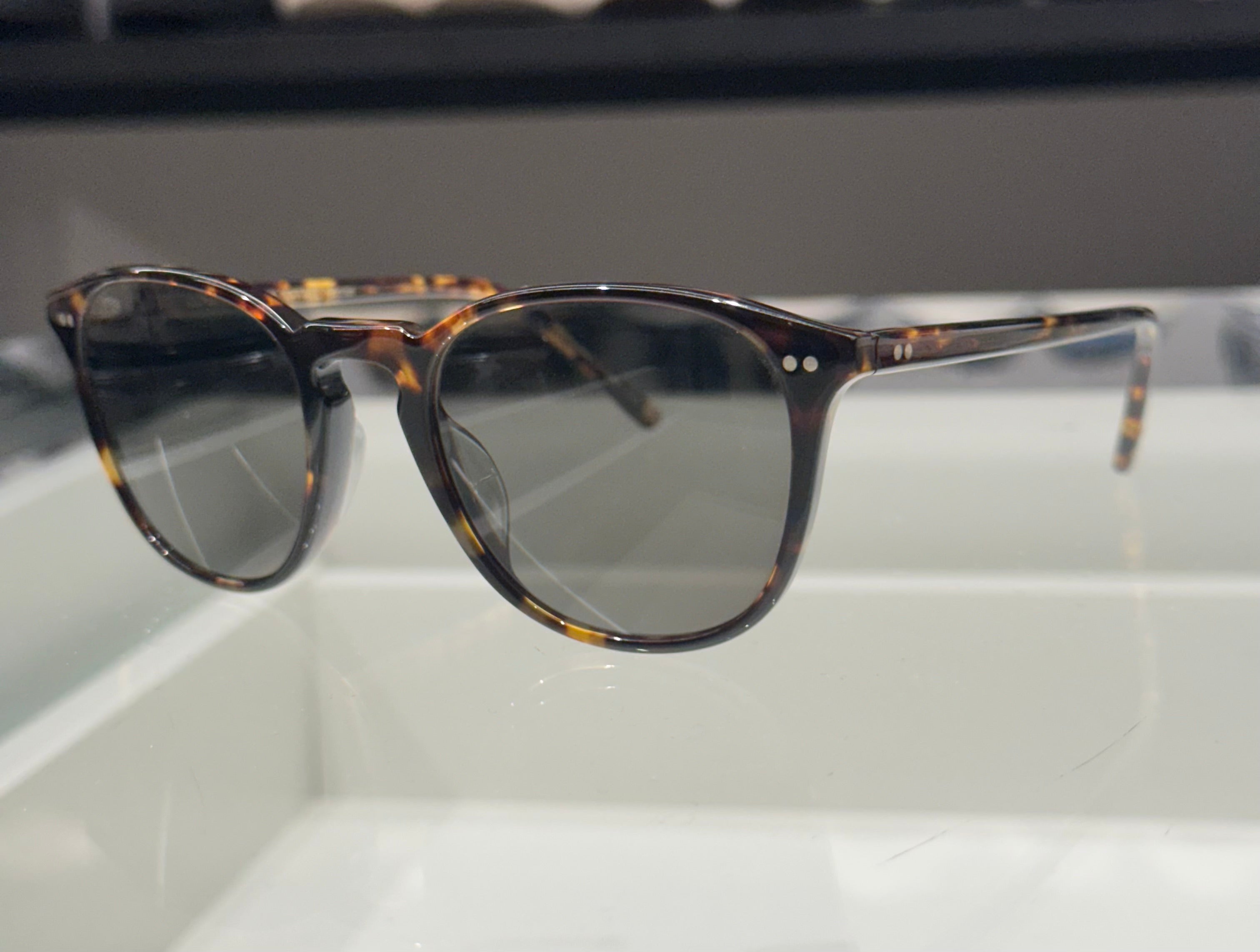 Óculos Oliver Peoples