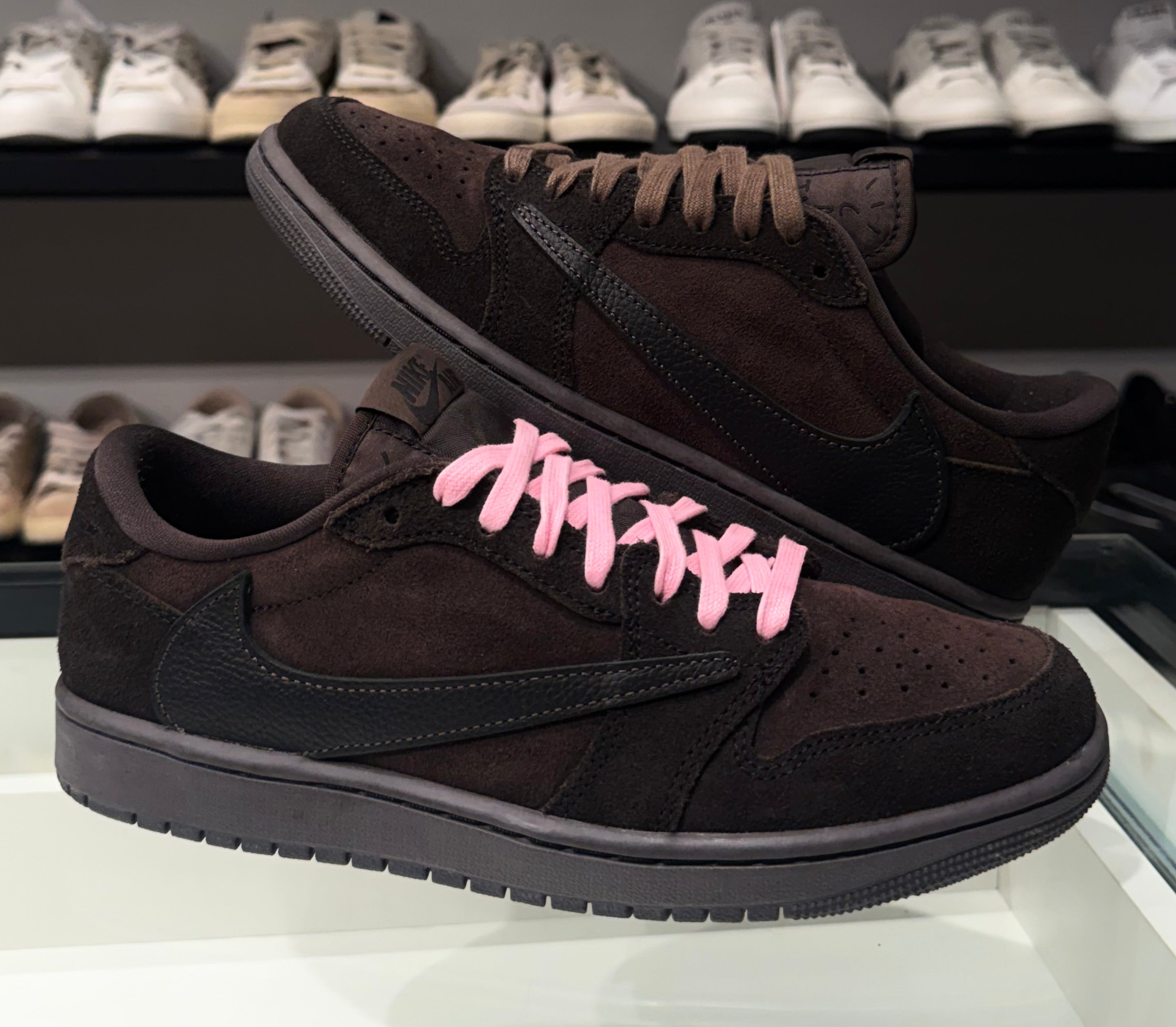 Sneaker Jordan x Travis Scott Velvet Brown