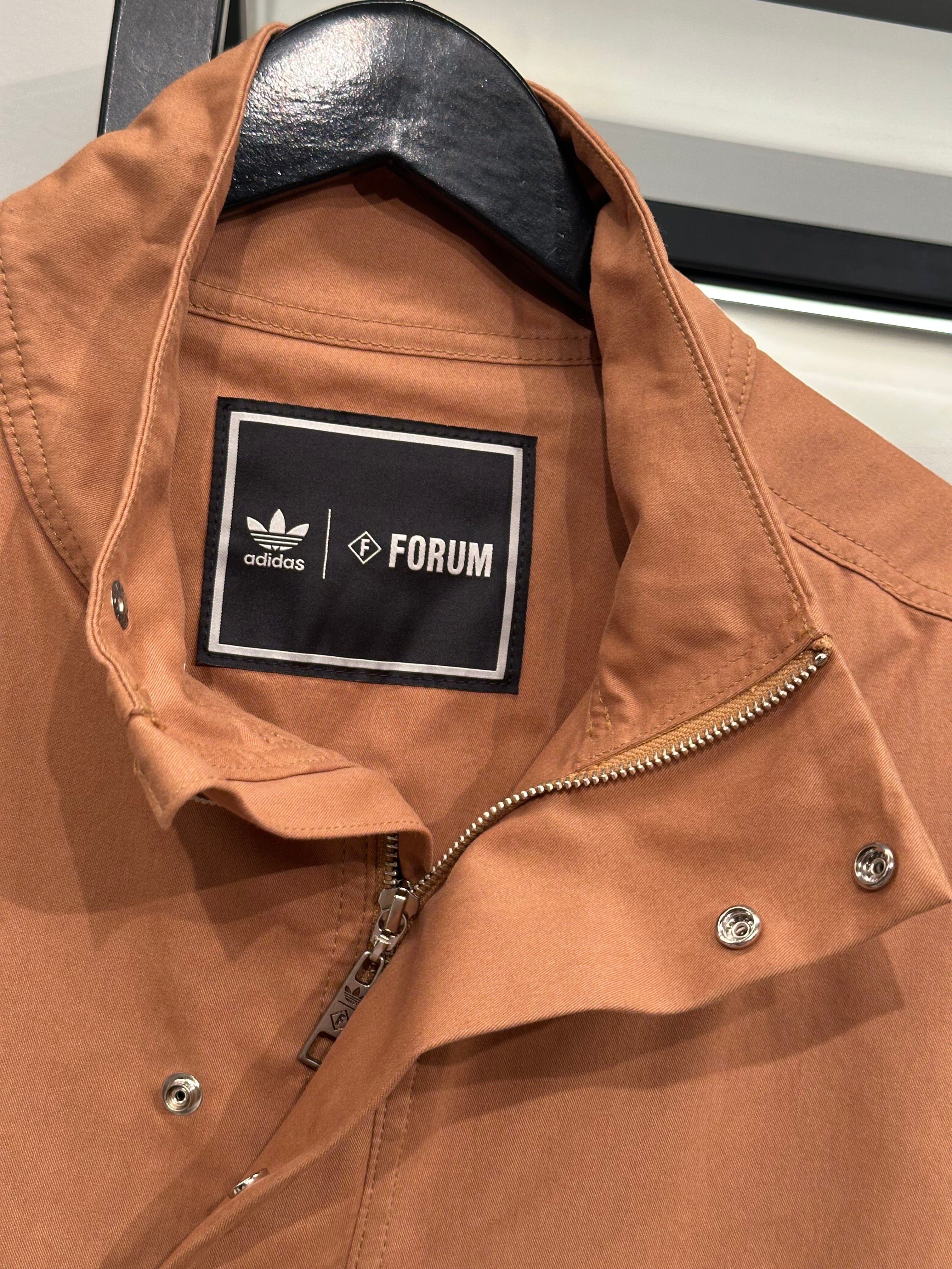 Jaqueta Adidas x Forum