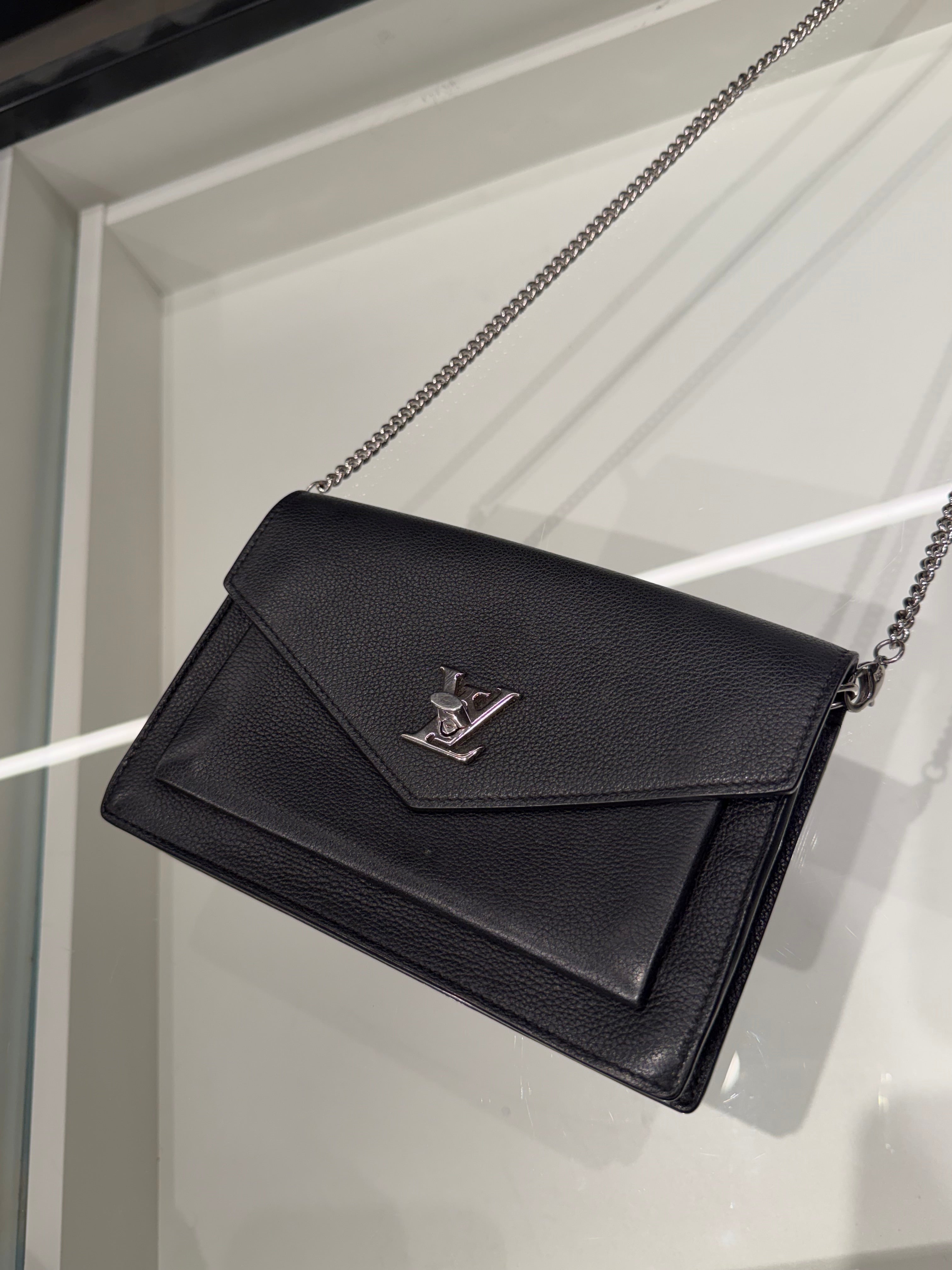 Bolsa Louis Vuitton “Mylockme Chain”
